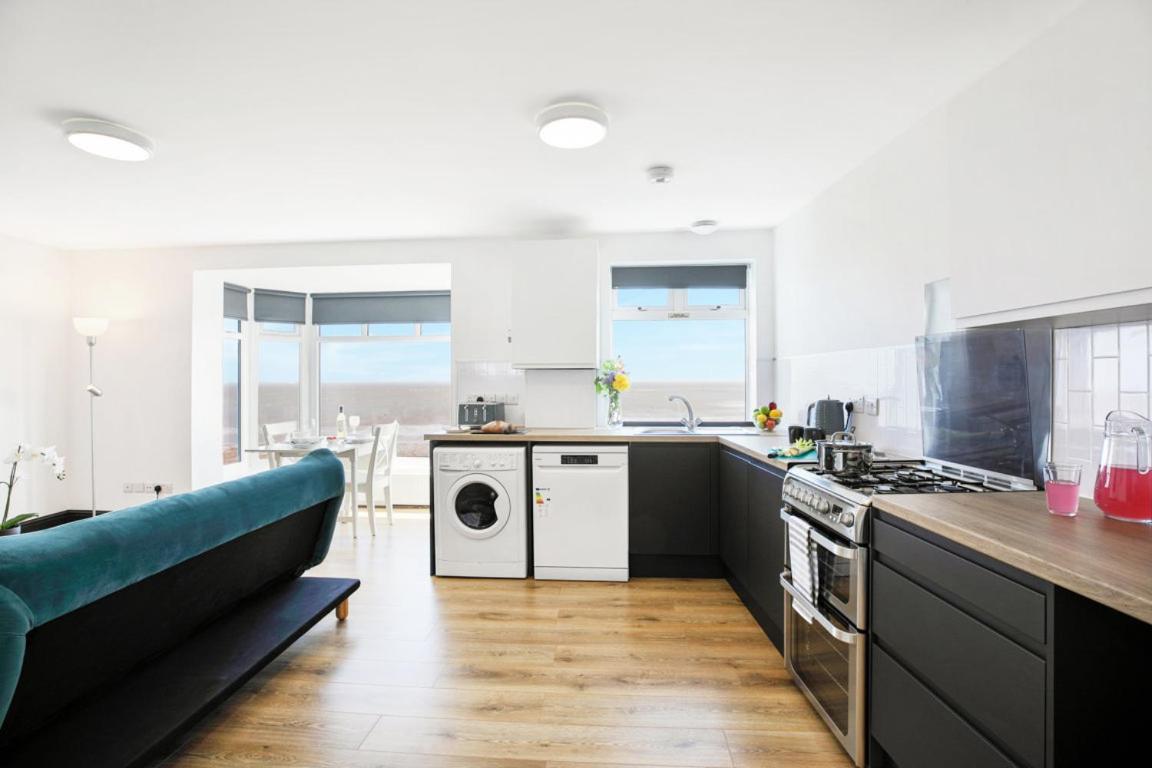Tyme Suites On Kingsway คลีทอร์ปส์ ภายนอก รูปภาพ